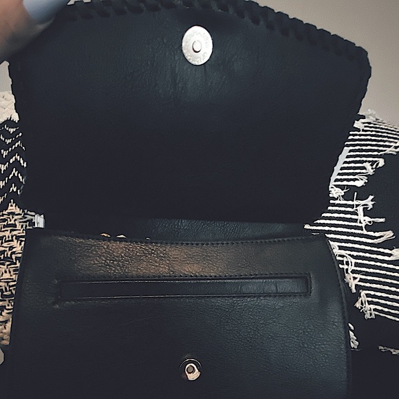 This gem is perfect for when you want to be casual or dress for a night out! - Picture 7 of 9